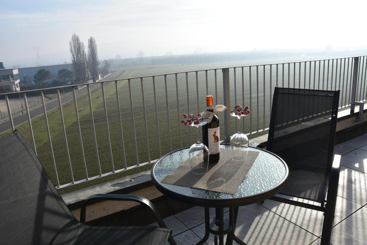 Collina Di Cloe Apartment Guarene Exterior photo